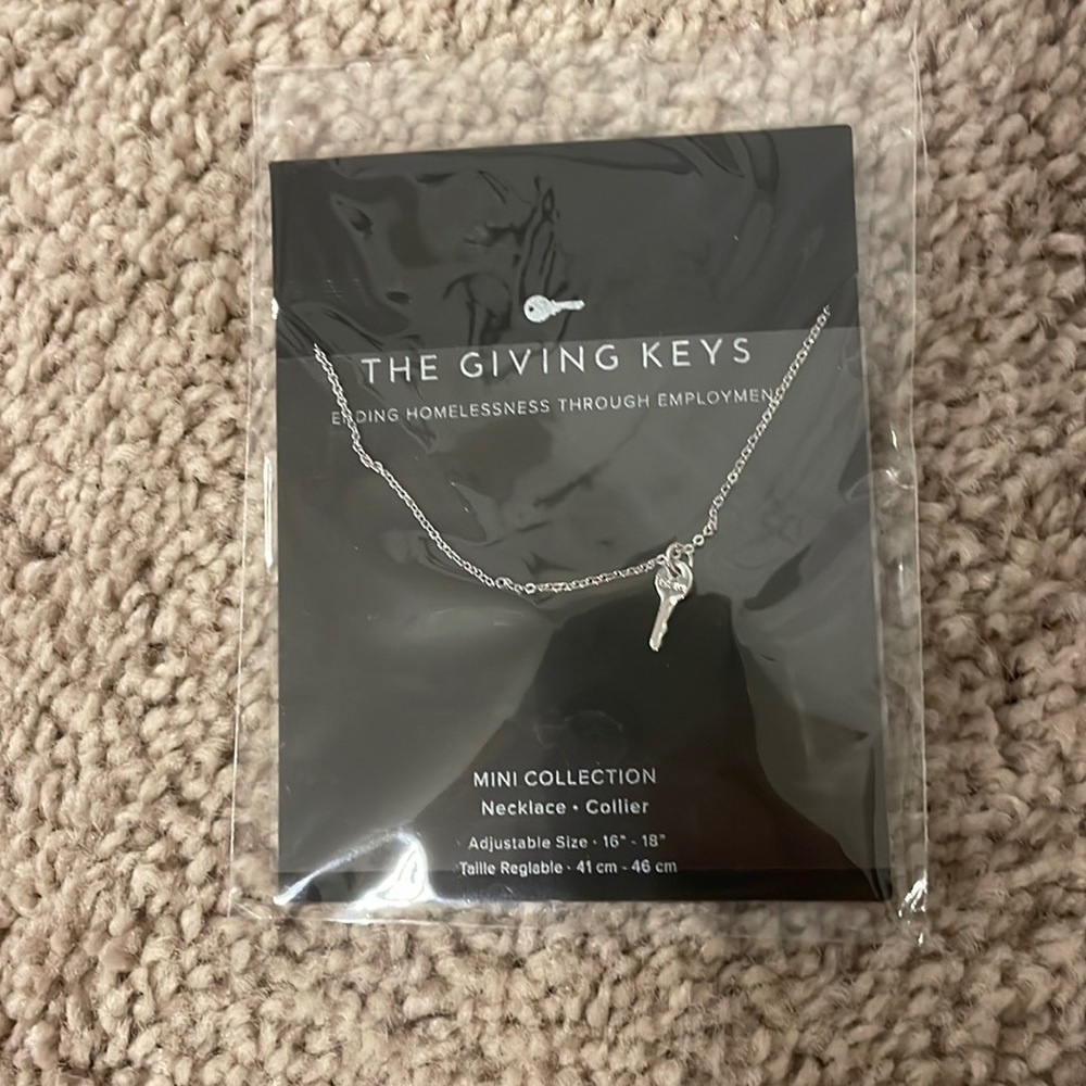 The giving keys necklace with charm